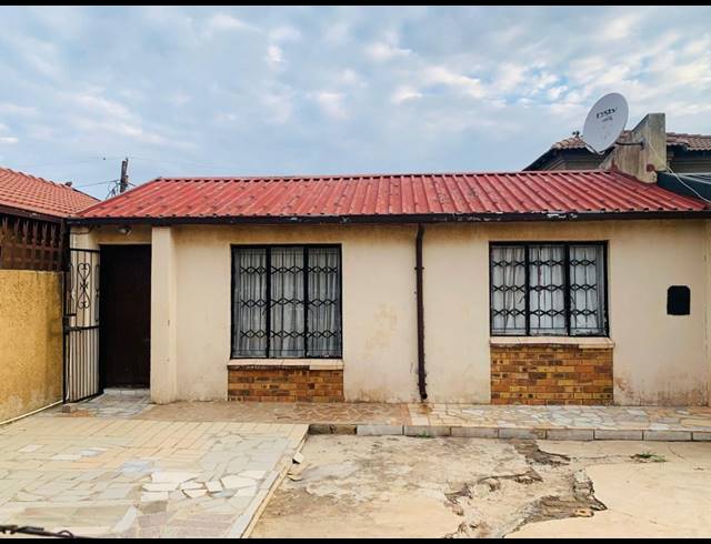 2 BEDROOM FREESTANDING FOR SALE IN TSAKANE EXT 11